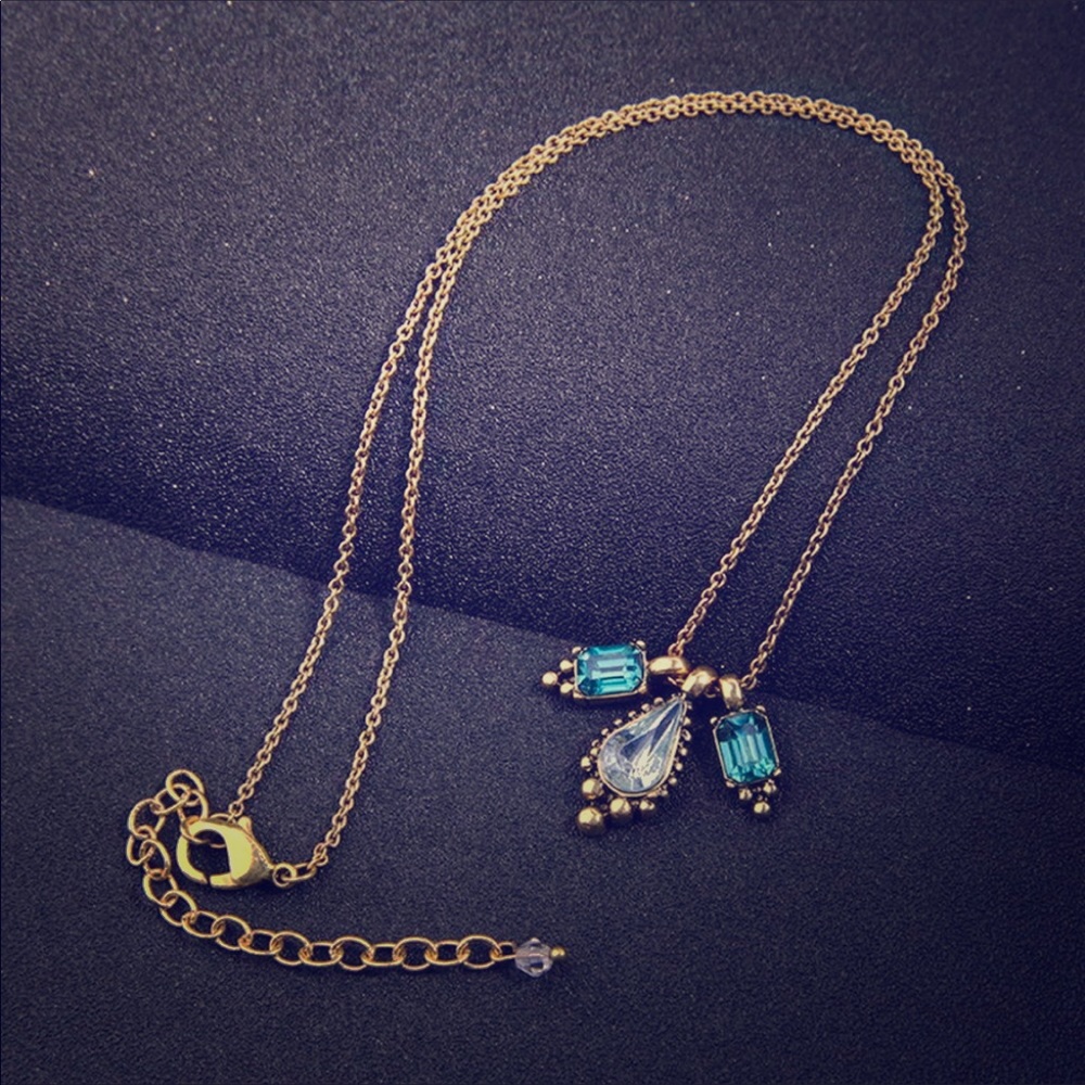 BOGO 🥳 💎 Gold Vintage Style Rhinestone Necklace